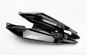 CACHA BAJO ASIENTO BAJAJ ROUSER 200 NS NEGRO MTC [C78996]